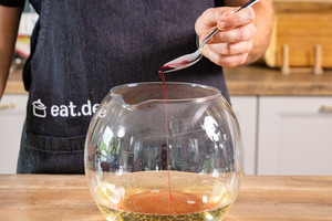 Himbeersirup dazugeben