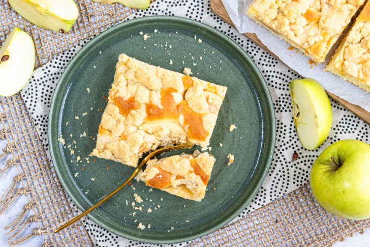 Apfelkuchen vom Blech mit Streusel