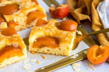 Aprikosenkuchen vom Blech