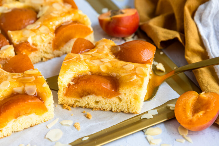 Aprikosenkuchen vom Blech