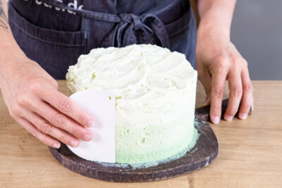 Benjamin Blümchen Torte mit Sahne einstreichen