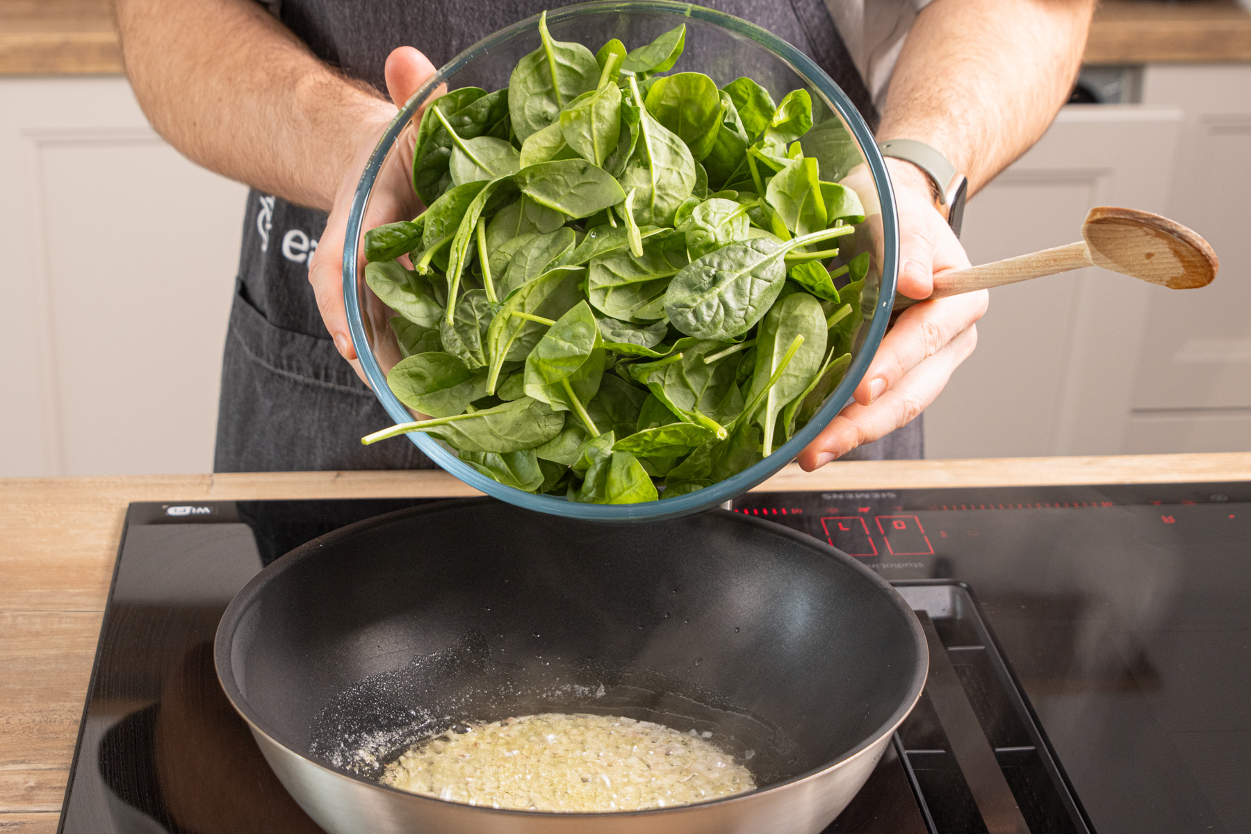 Blattspinat zubereiten | Rezept- eat.de