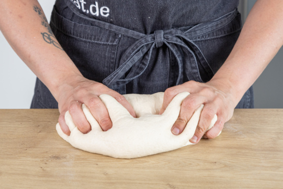 Brot backen im Römertopf | Rezept- eat.de