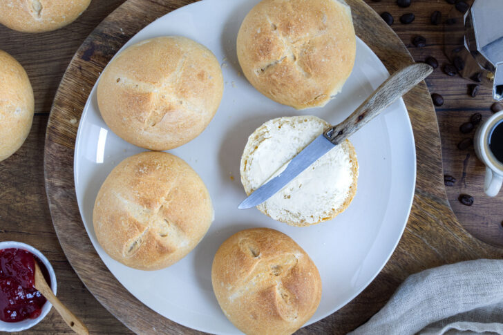Dinkelbrötchen backen