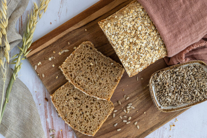 Dinkelvollkornbrot backen