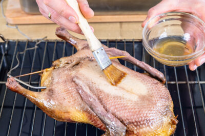 Ente mit Wasser & Honig einstreichen