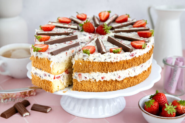 Erdbeer-Yogurette-Torte