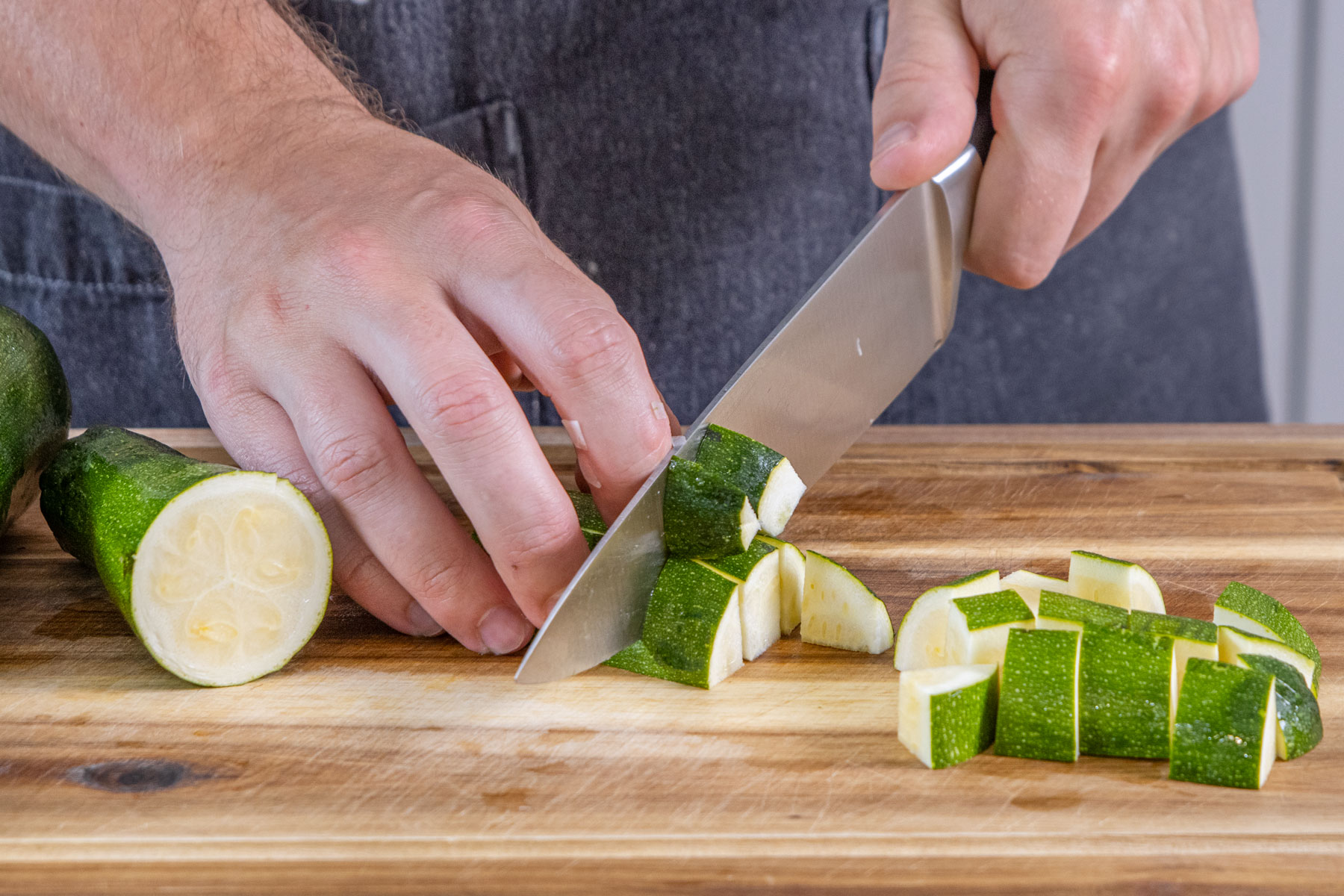 Gemüseauflauf mit Hackfleisch und Käse überbacken