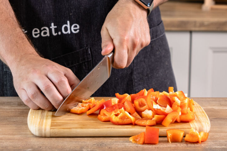Paprika würfeln