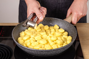 Knoblauch pressen