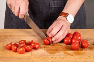 Tomaten halbieren
