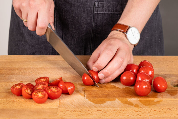 Tomaten halbieren