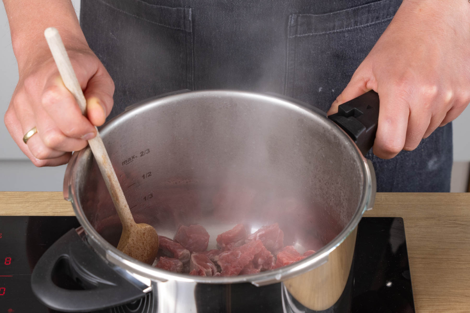Warum Brennt Gulasch Im Schnellkochtopf An Gulasch im Schnellkochtopf | Rezept