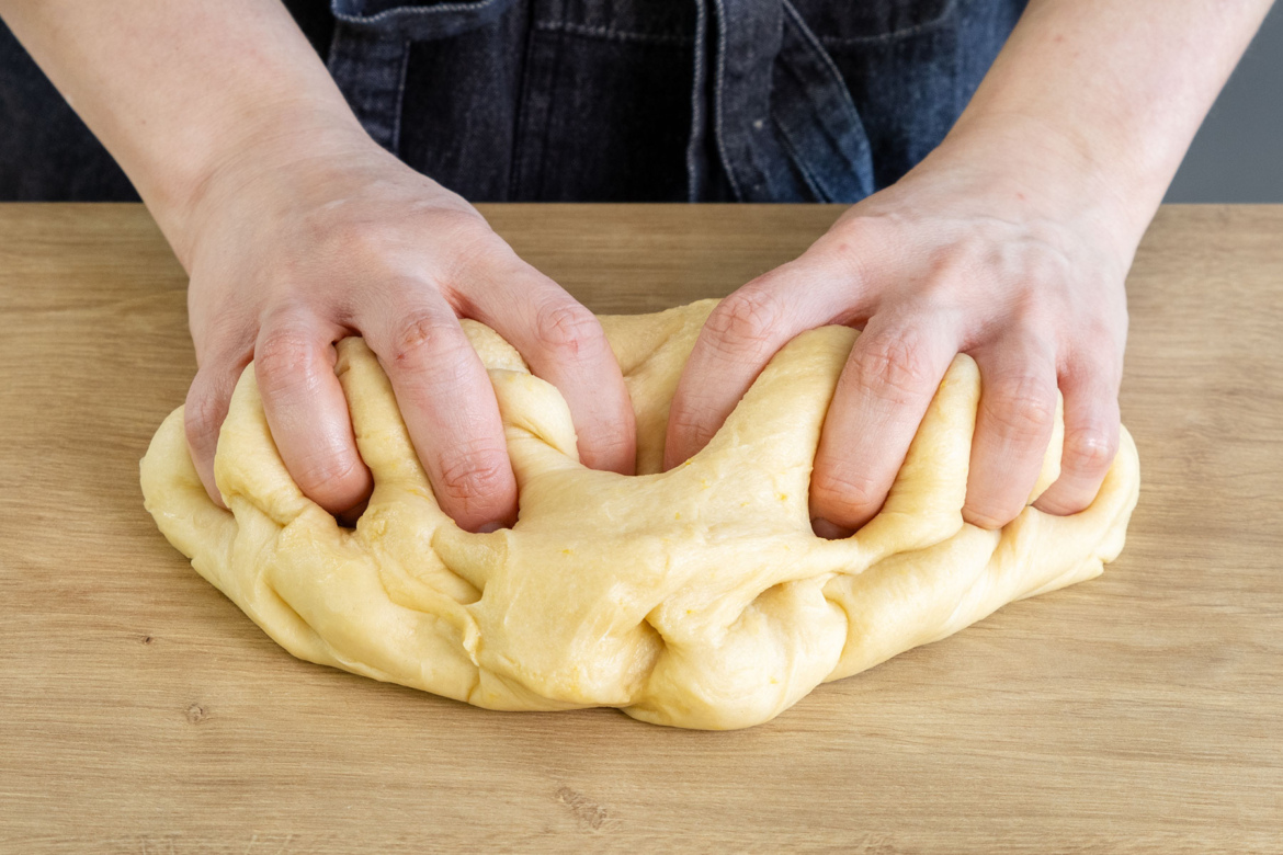 Saftiger Hefe-Nusszopf nach Omas Rezept