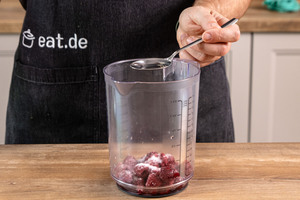 Himbeergeist zu TK-Himbeeren geben