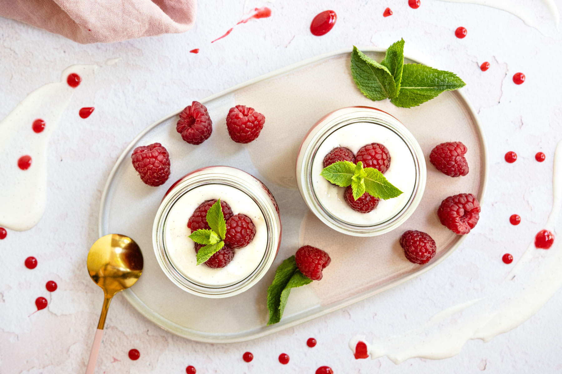Himbeer-Joghurt-Dessert im Glas