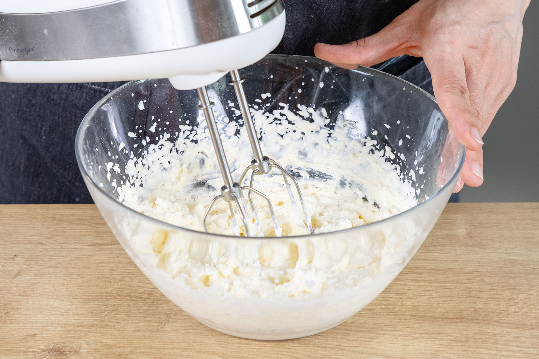 Sahne-Mascarpone-Creme für Torten: schnell &amp; gelingsicher