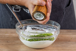 Joghurt-Dip würzen