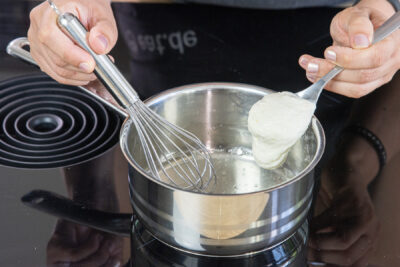 Gelatine auslösen und mit der Creme verrühren