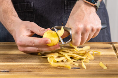 Kartoffeln schälen