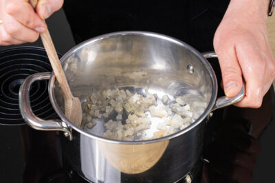 Speckwürfel anbraten