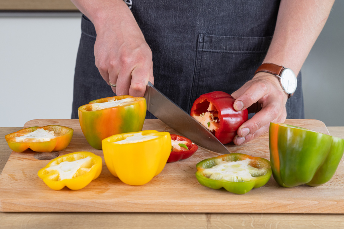 Gefüllte Paprikaschoten mit Reis und Hackfleisch im Backofen