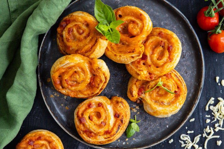 Pizzaschnecken mit Blätterteig