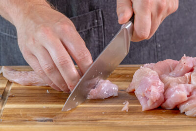 Putenfleisch klein schneiden