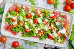 Rindercarpaccio mit Rucola.
