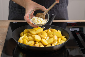 Knoblauch dazugeben