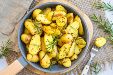 Rosmarinkartoffeln aus der Pfanne