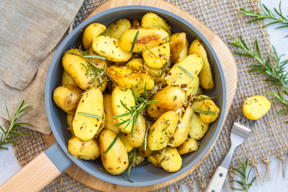 Knusprig Aromatisch Das Geheimnis Der Perfekten Rosmarinkartoffeln Aus Der Pfanne