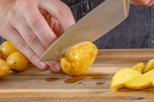 Kartoffeln vierteln