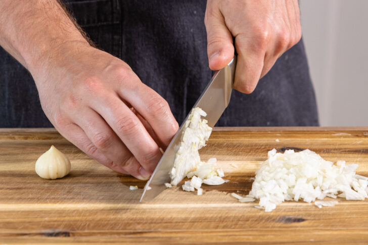 Zwiebeln & Knoblauch schneiden