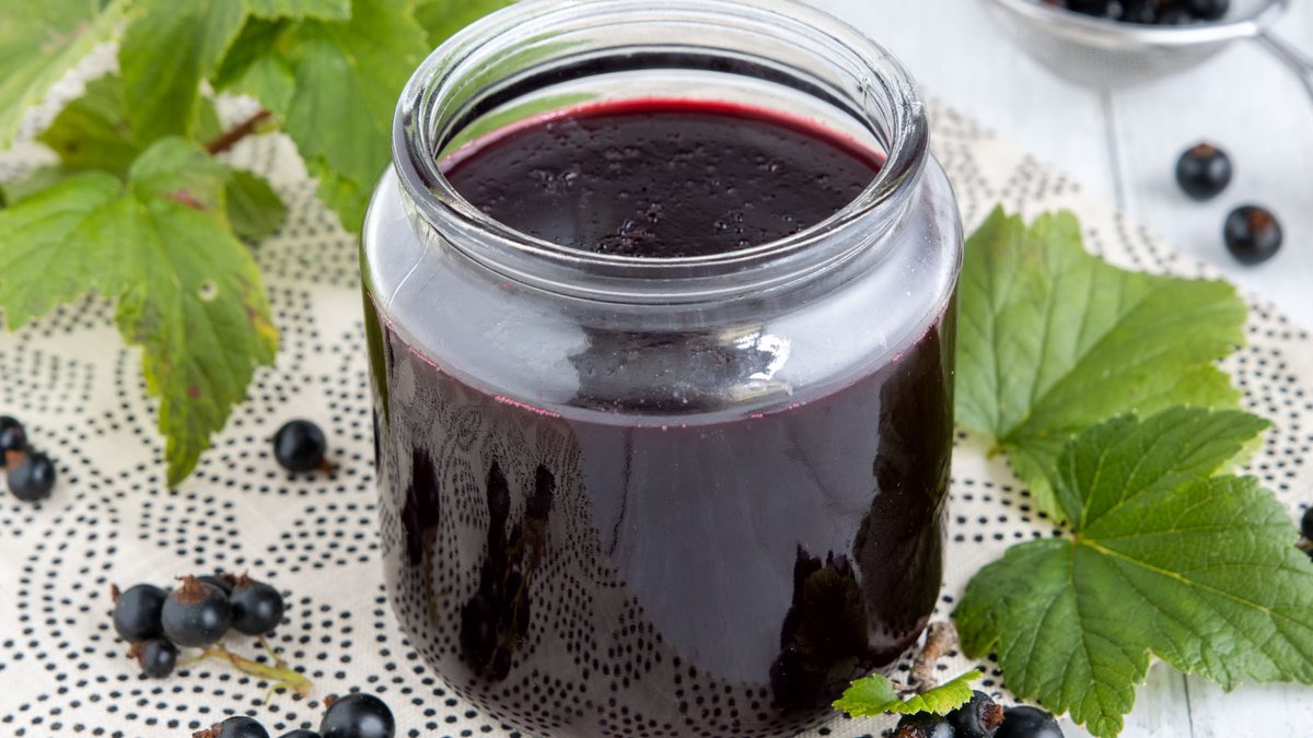 Omas beste Schwarze Johannisbeermarmelade ohne Kerne: das 10 Minuten Blitz-Rezept