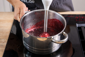 schwarze Johannisbeeren pürieren