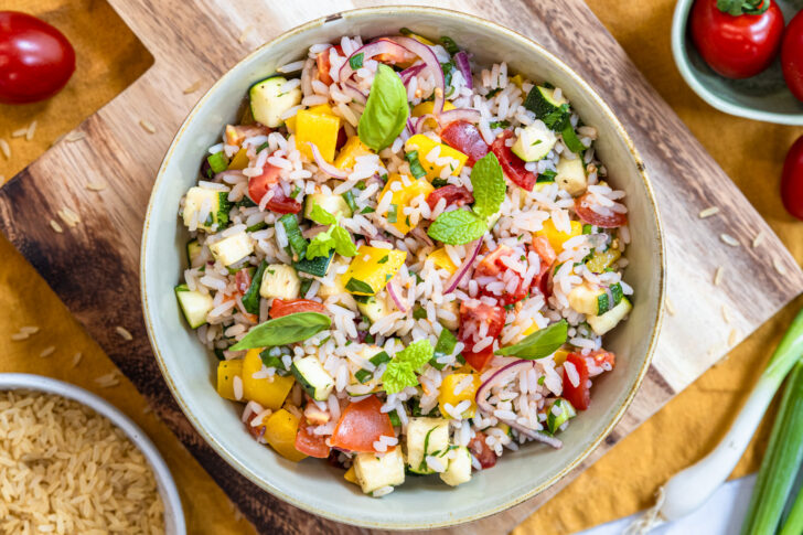 Bunter sommerlicher Reissalat