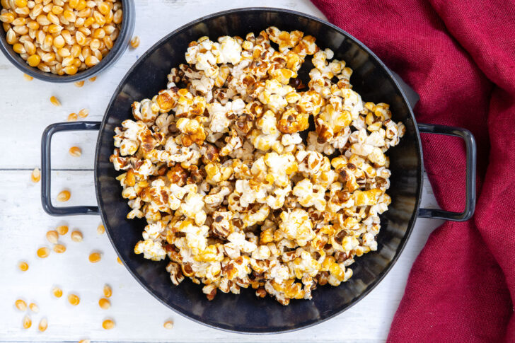 Süßes Popcorn aus der Pfanne