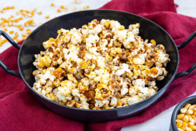 Süßes Popcorn aus der Pfanne