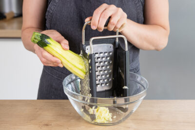 Zucchini raspeln