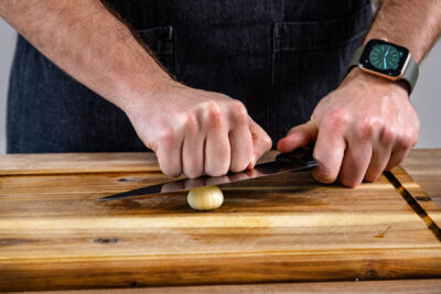 Knoblauch zerdrücken