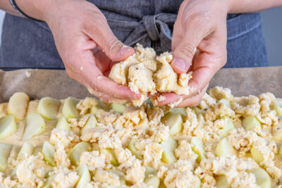 Streusel verteilen