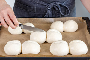 Brötchen nach DDR-Rezept einschneiden