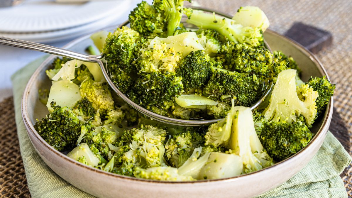 Brokkoli dämpfen | Rezept- eat.de