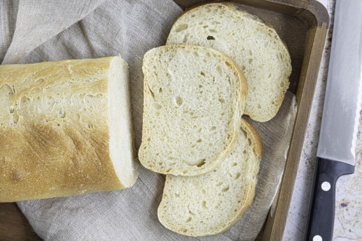 Brot mit Trockenhefe und Weizenmehl backen