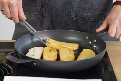 Ciabatta für Bruschetta anrösten