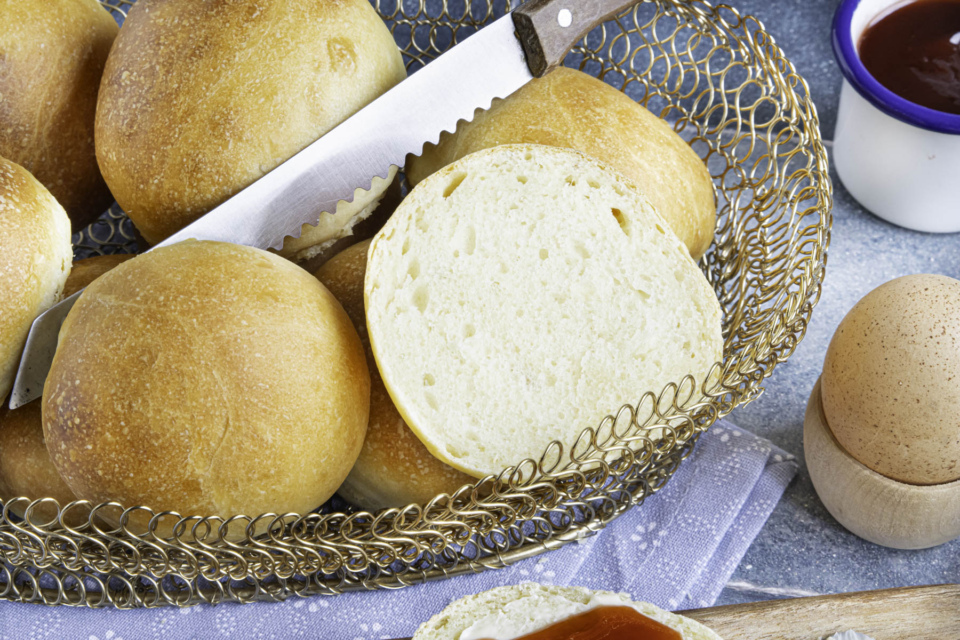Buttermilchbrötchen backen | Rezept - eat.de