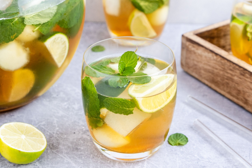 Caipirinha-Bowle mit Pitu