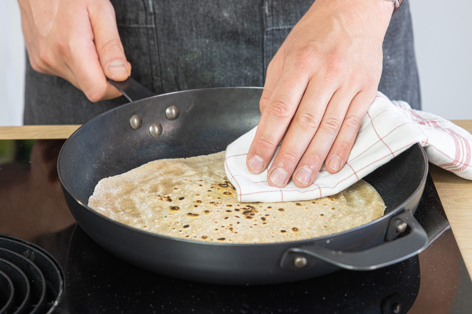 Chapati Brot ausbacken
