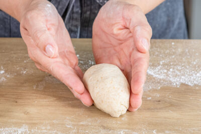 Dinkelbrötchen mit Trockenhefe formen